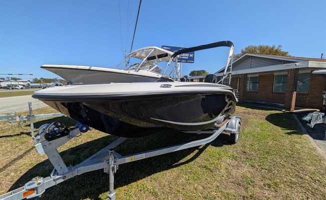 2026 Bayliner M15 Solid Black
